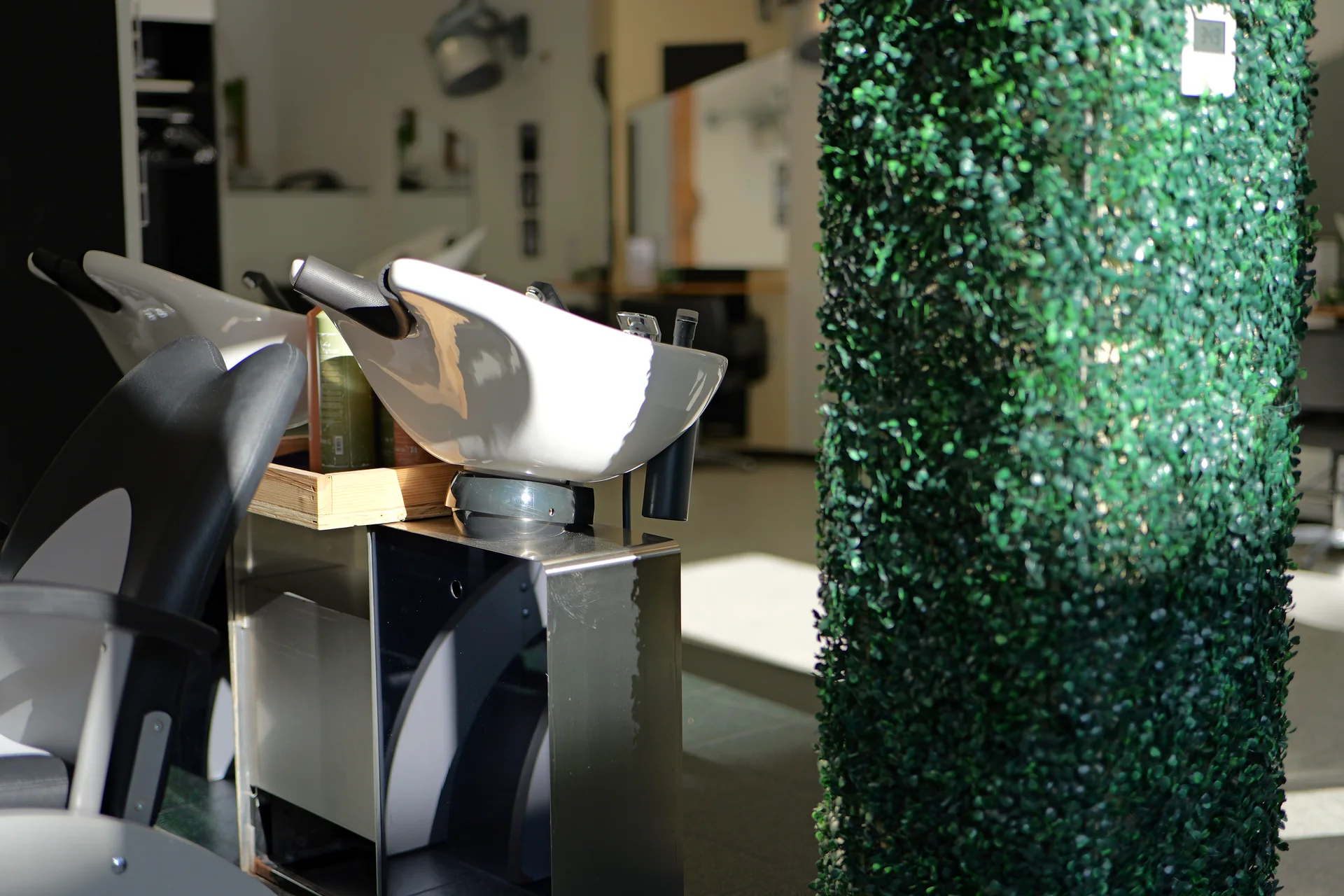 Pflanzenhaarfarbe und Pflegeprodukte im Salon