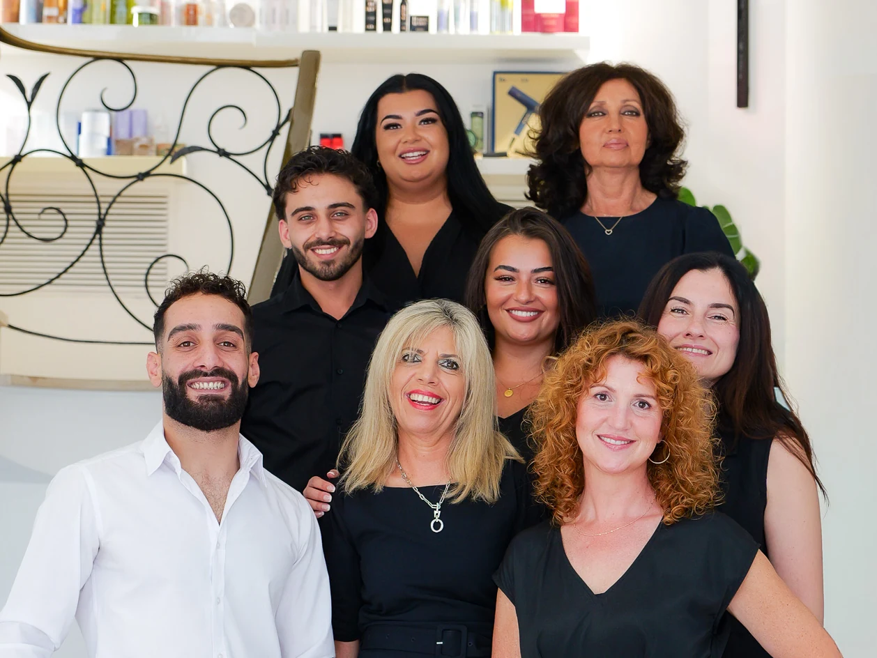 Das Team von Ihr Friseur Gummersbach gemeinsam im Salon